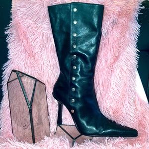 Sexy black button up Aldo Boots 🖤😈